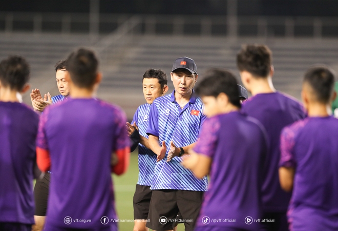 AFF Cup: Đội tuyển Việt Nam tập buổi đầu tiên ở Philippines, sẵn sàng giành 3 điểm- Ảnh 2.