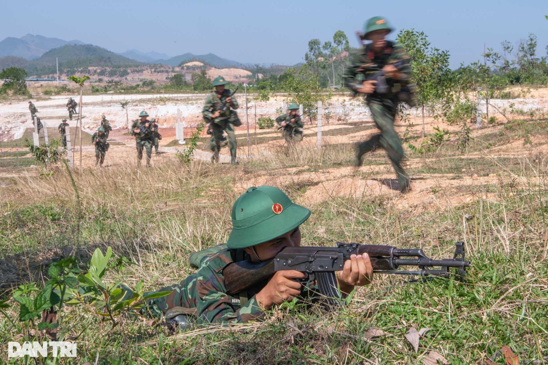 Chiến sĩ Lữ đoàn 242 vững tay súng, chắc tinh thần người lính Bộ đội Cụ Hồ - 8