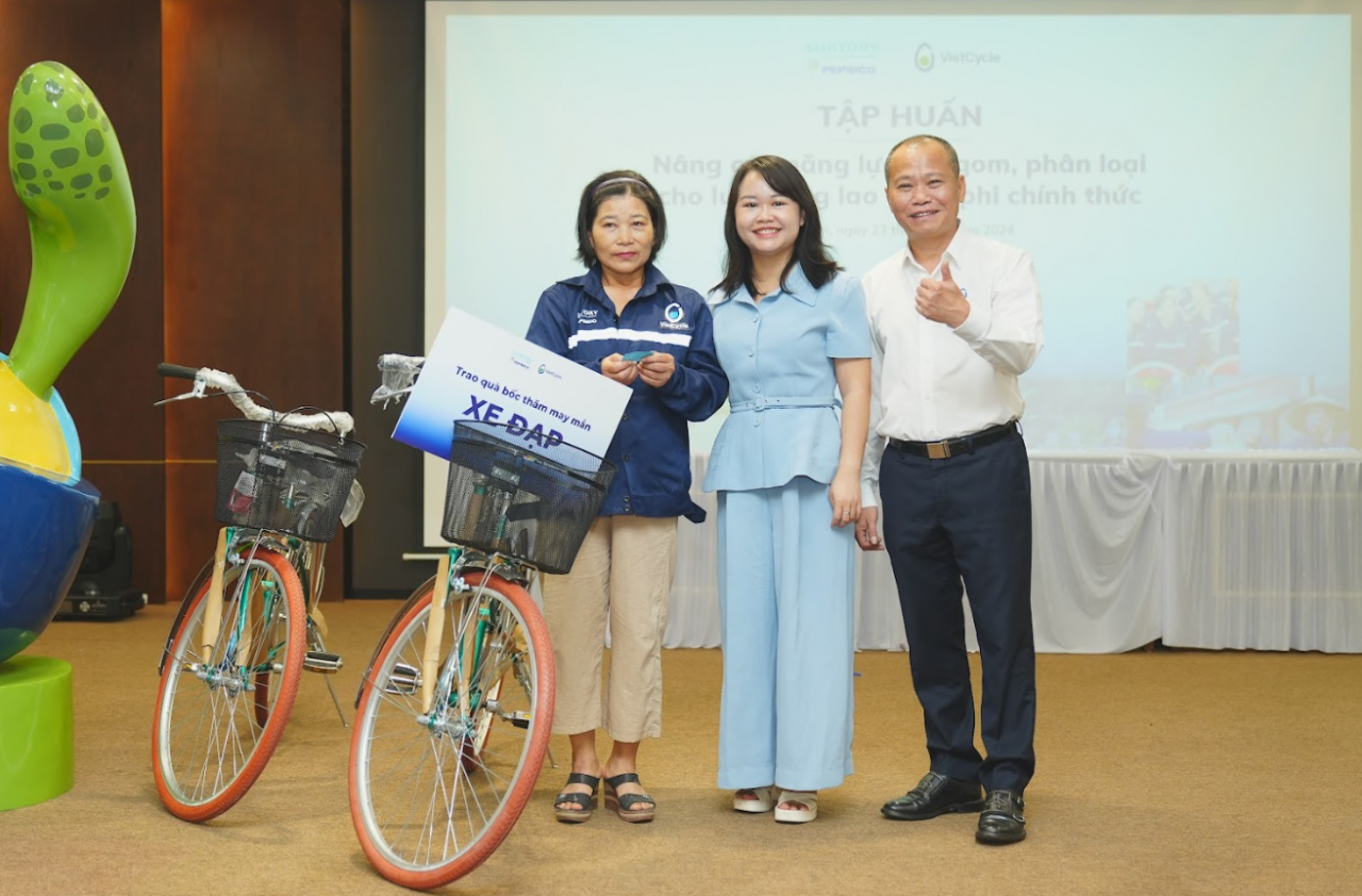 Suntory PepsiCo Việt Nam và VietCycle hợp tác thu gom, tái chế giảm thiểu rác thải nhựa