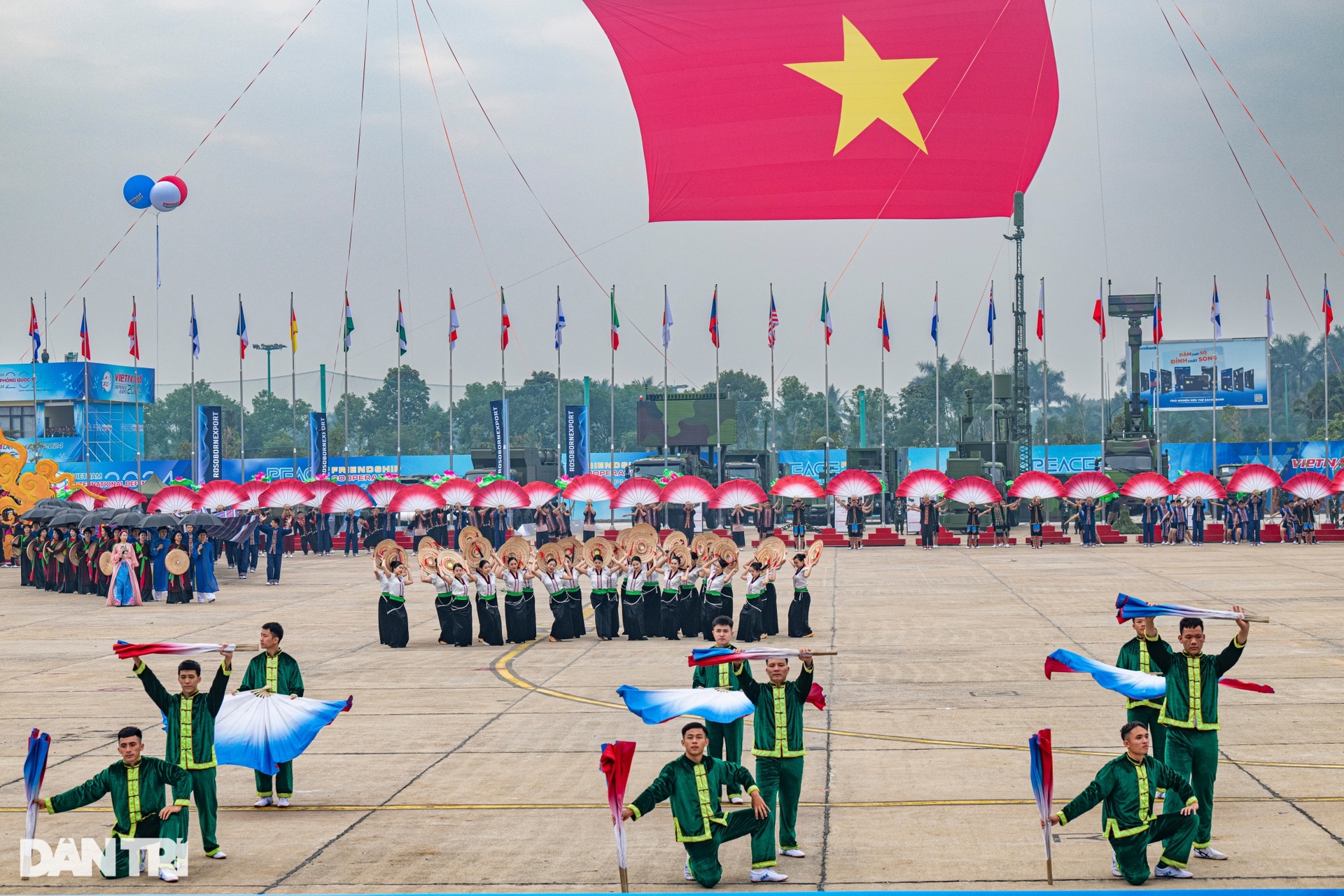 Hoành tráng lễ Tổng duyệt Triển lãm Quốc phòng quốc tế Việt Nam 2024 - 2