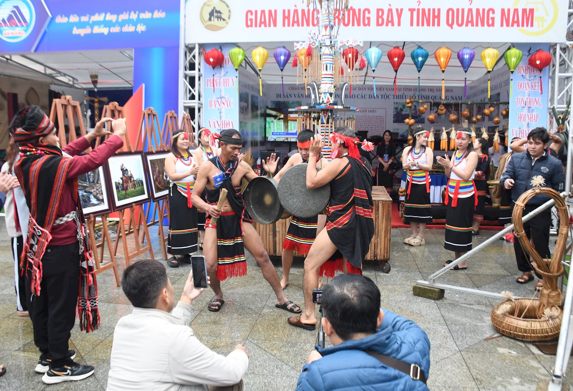 Trung bay Quang Nam dat giai A