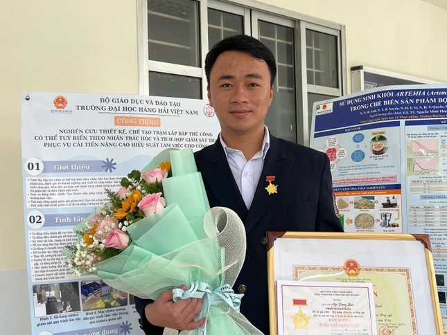 Από εργαζόμενος σε συγγραφέα του έργου «Δημιουργική Νεολαία» φωτογραφία 1