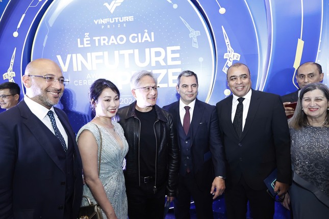 Tỷ phú Jensen Huang gây ấn tượng tại lễ trao giải VinFuture 2024 ảnh 4