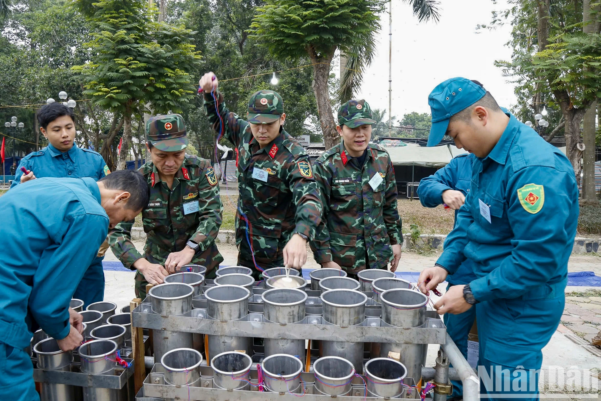 [Ảnh] Trận địa bắn pháo hoa tại Hà Nội sẵn sàng trước thời khắc đón năm mới 2025 ảnh 5