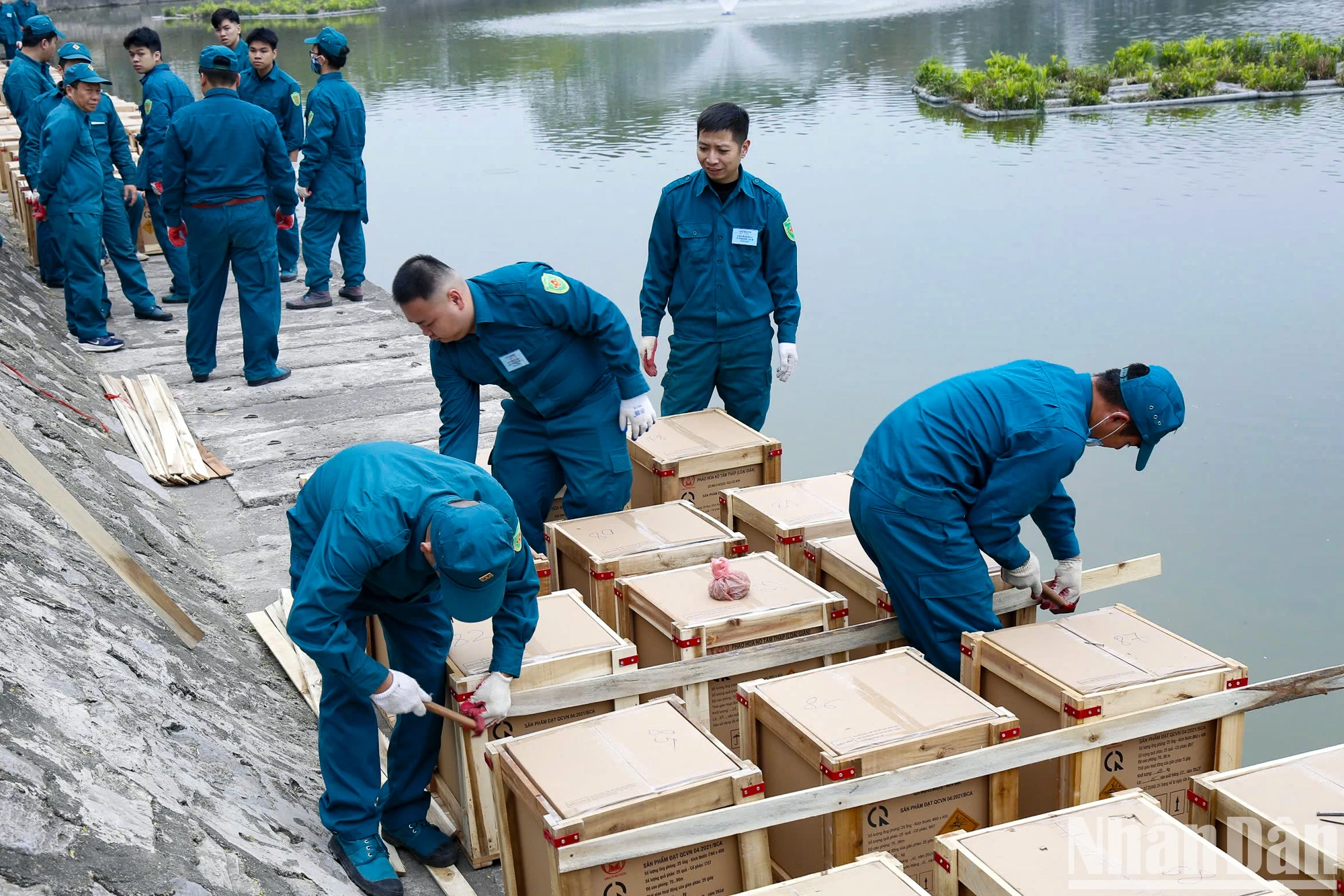 [Ảnh] Trận địa bắn pháo hoa tại Hà Nội sẵn sàng trước thời khắc đón năm mới 2025 ảnh 6