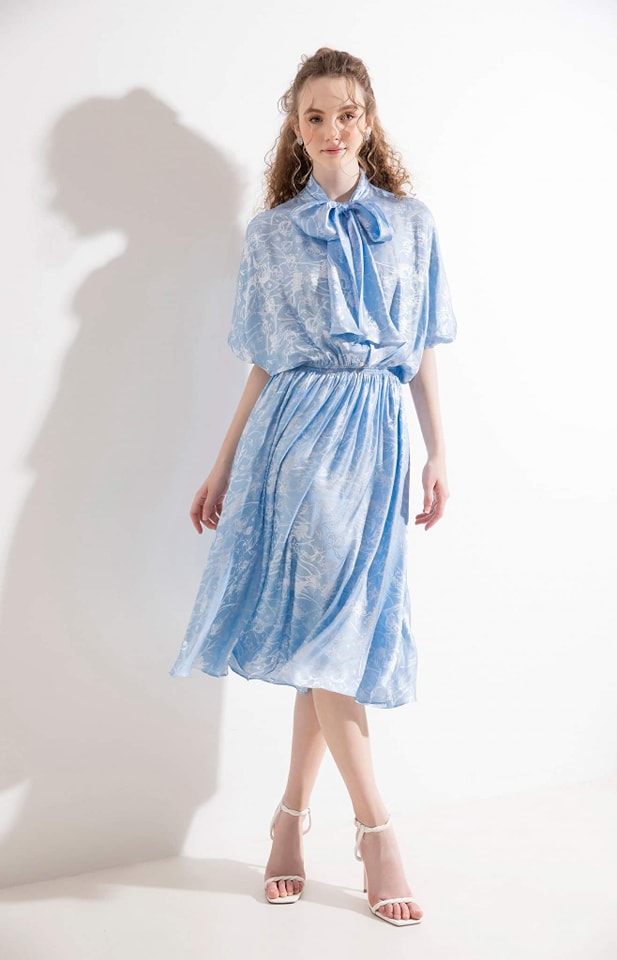 با ابریشم آنتیک طرح دار، زیبایی مینیمالیستی بدرخشید - عکس ۴. Tỏa sáng vẻ đẹp tối giản với lụa cổ dệt họa tiết- Ảnh 4.