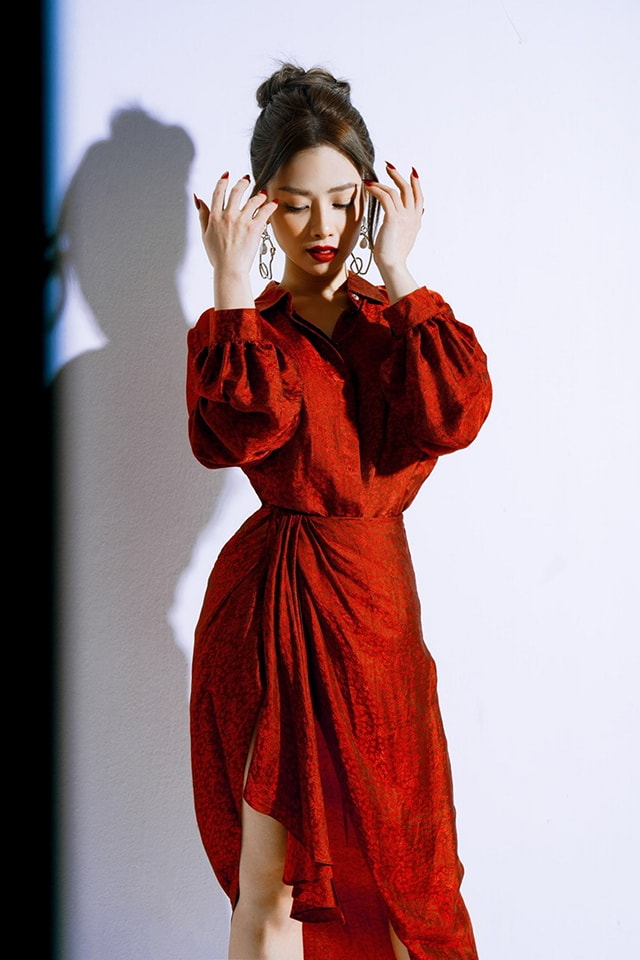 با ابریشم آنتیک طرح دار، زیبایی مینیمالیستی بدرخشید - عکس ۵. Tỏa sáng vẻ đẹp tối giản với lụa cổ dệt họa tiết- Ảnh 5.