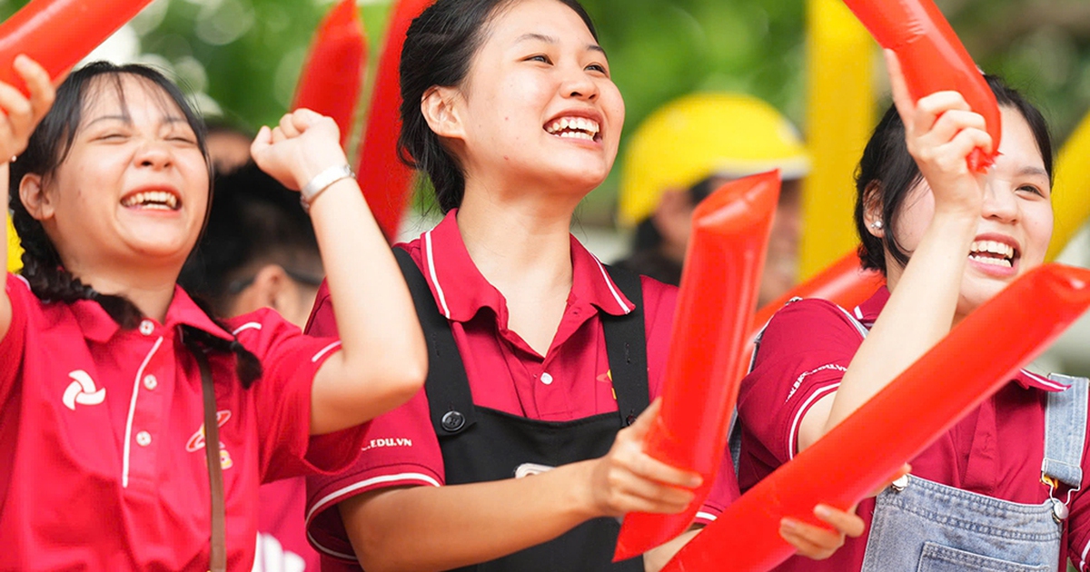 Những bóng hồng ngoài sân cỏ - Vietnam.vn