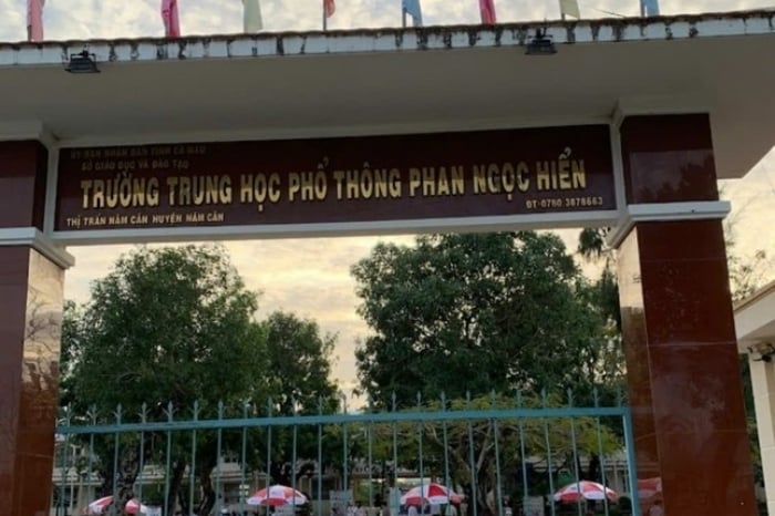 Trường THPT Phan Ngọc Hiển (huyện Năm Căn, tỉnh Cà Mau).