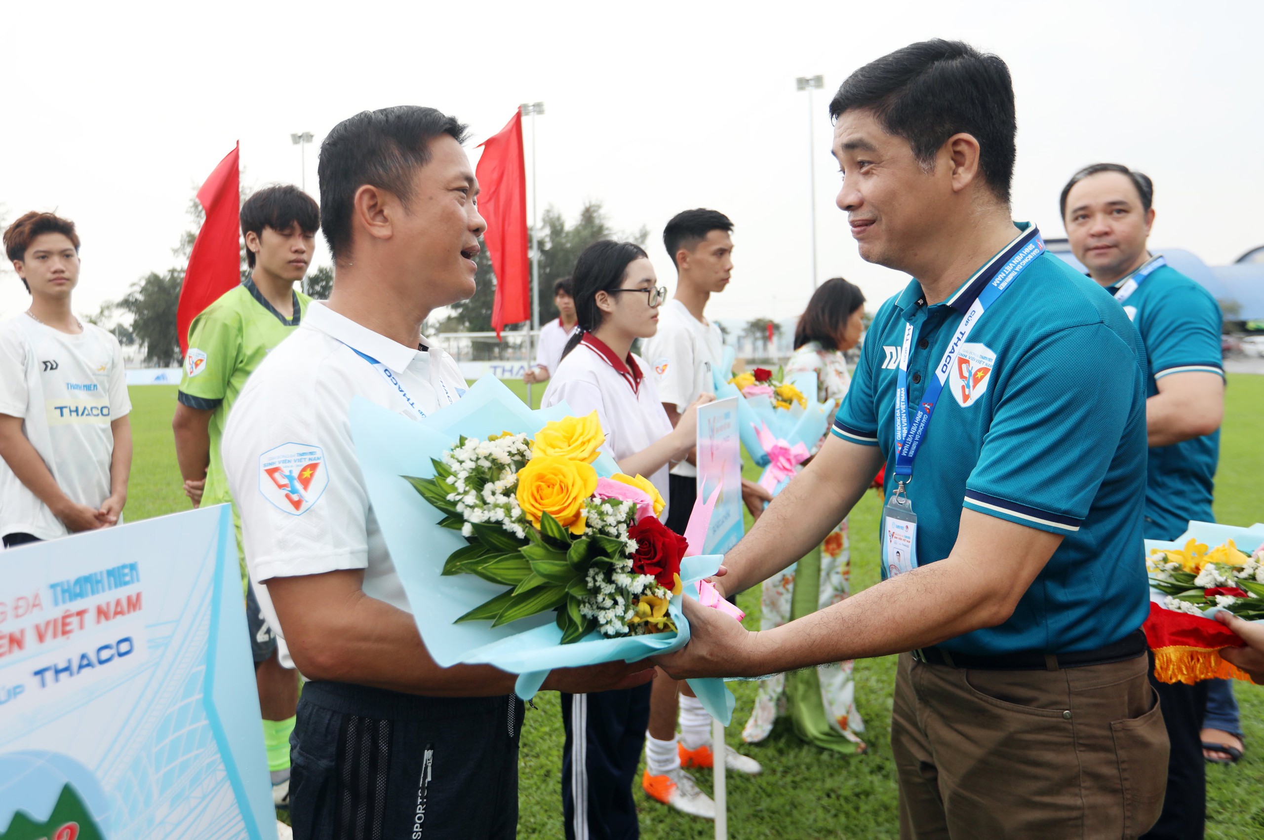 Mưa bàn thắng ngày khai mạc vòng loại Đông Nam bộ tại huyện Long Đất- Ảnh 10.