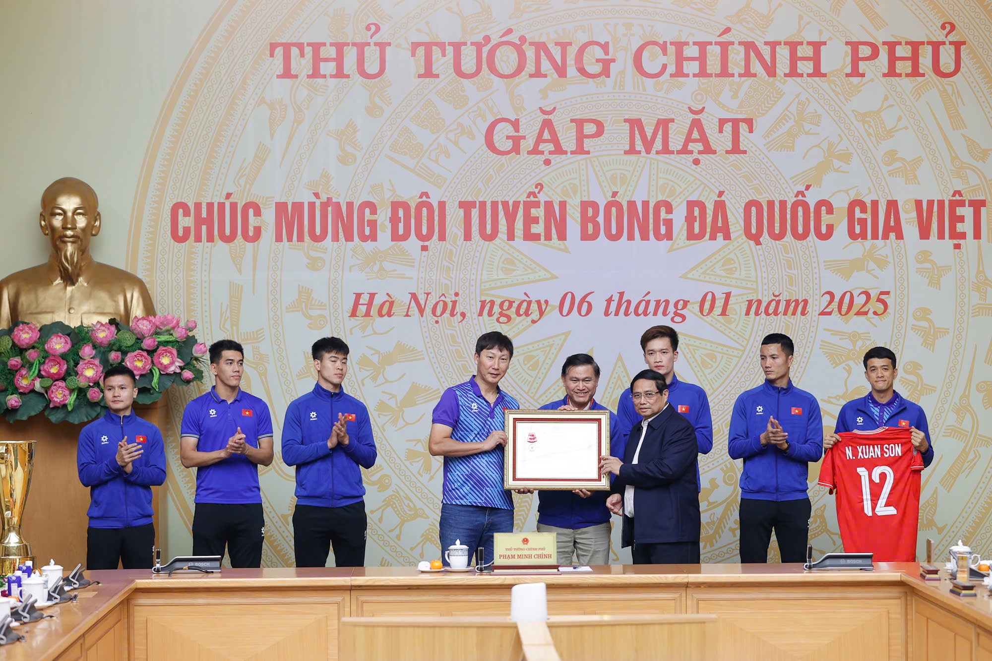 Thủ tướng Phạm Minh Chính gặp gỡ các cầu thủ Việt Nam- Ảnh 4.