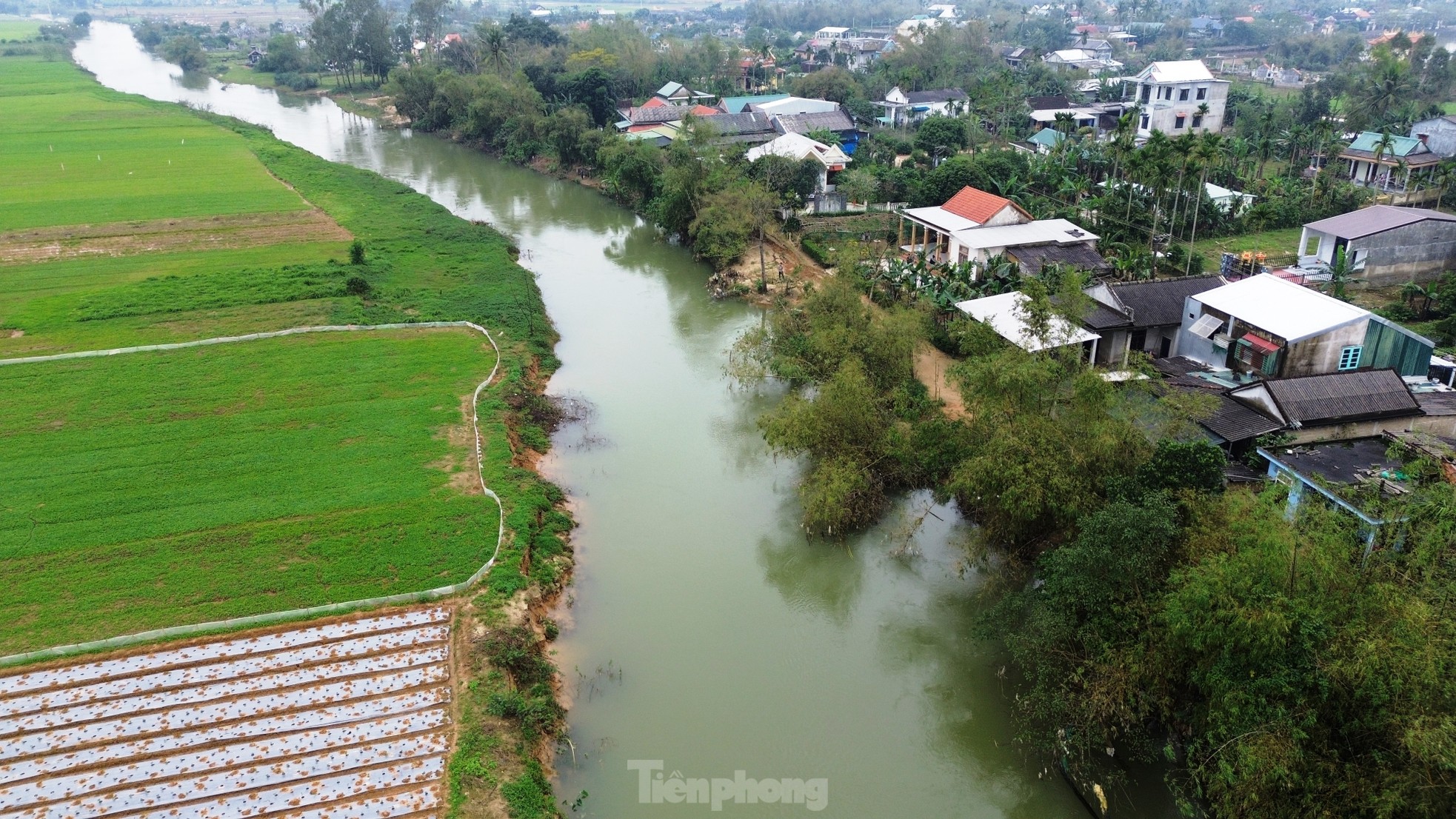 Sống sợ hãi bên bờ sông sụt vỡ ở Huế ảnh 11