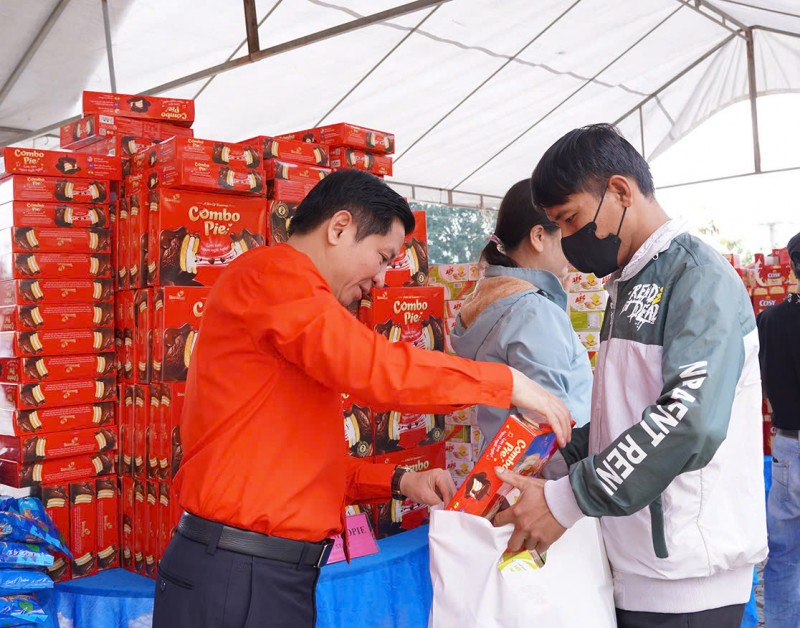 Hàng nghìn suất quà dành cho người dân ở Quảng Ngãi từ Phong trào “Tết Nhân ái”