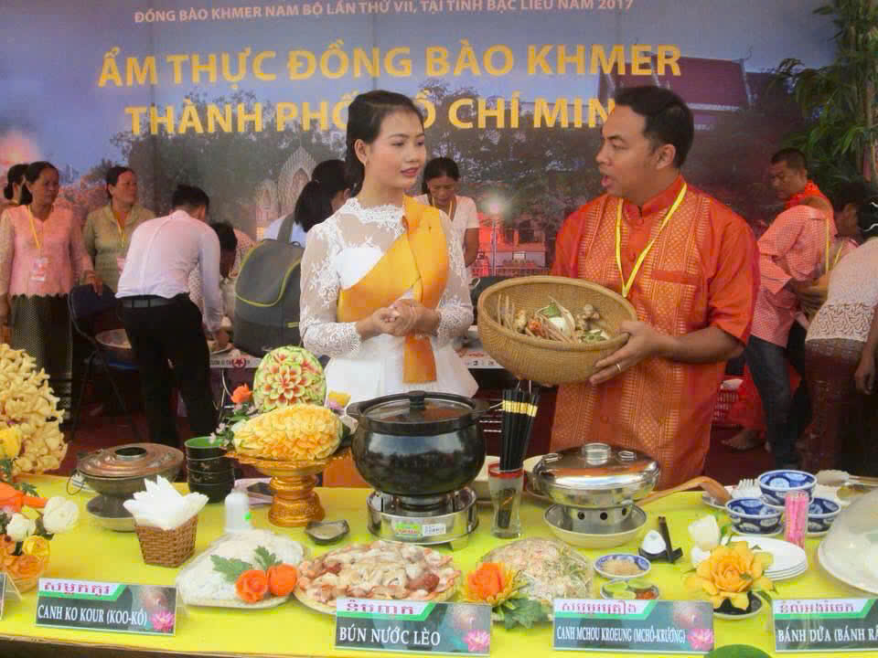 Cô gái Khmer giúp ba thực hiện ước mơ: Mong con có quần áo đẹp ngày Tết - Ảnh 4.