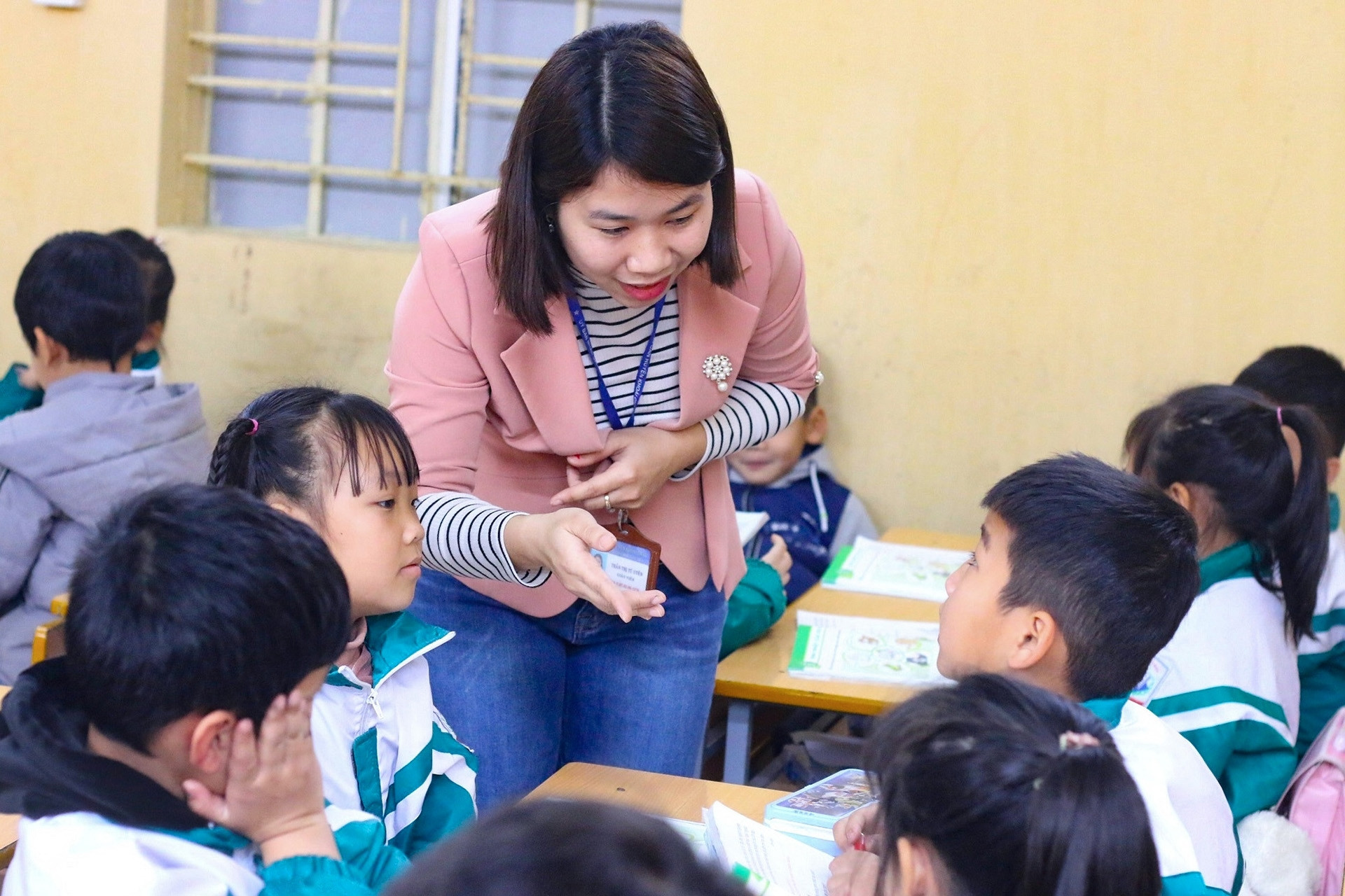 Hiệu trưởng nói 'không dễ' kiểm soát giáo viên dạy thêm ngoài trường