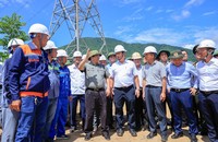 Thủ tướng Phạm Minh Chính kiểm tra, đôn đốc dự án đường dây tải điện 500 kV mạch 3 Quảng Trạch (Quảng Bình) - Phố Nối (Hưng Yên). (Ảnh: VGP)