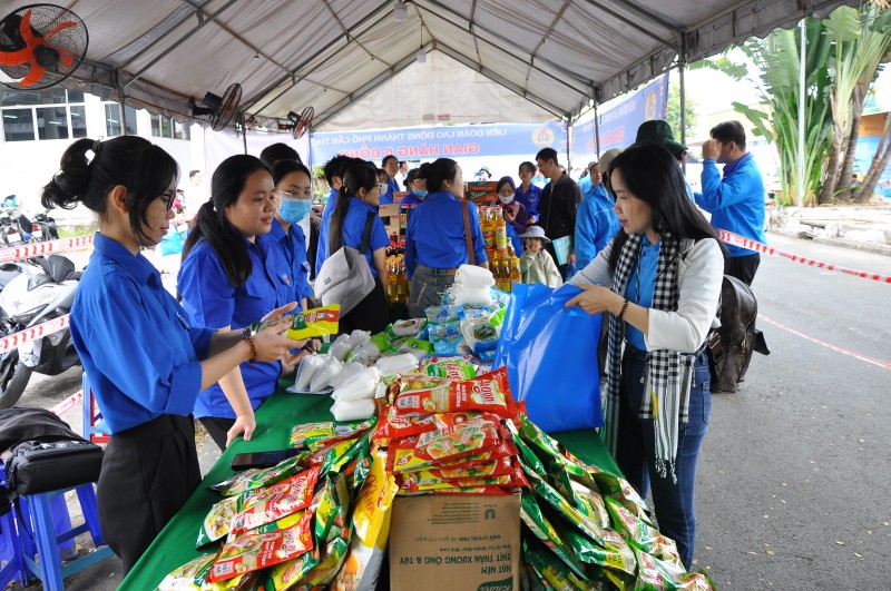 Khai mạc Chương trình “Tết Sum vầy - Xuân ơn Đảng” và “Chợ Tết Công đoàn” năm 2025 tại Cần Thơ