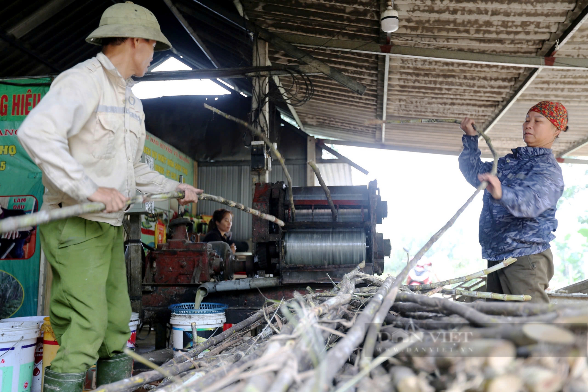 Xã nghèo miền núi Hà Tĩnh lửa lò đỏ rực nấu thứ nước ngọt ngào thu về 10 tỷ đồng trong dịp Tết Ất Tỵ - Ảnh 2.