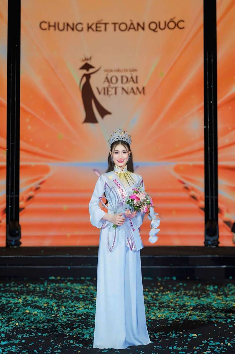 hoang chau anh dam nhiem trong trach hoa hau di san ao dai viet nam mua dau tien hinh 3