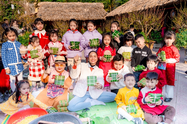 "Tết sẻ chia, Tết yêu thương": Lan tỏa  sự ấm áp, sẻ chia đến với trẻ em có hoàn cảnh khó khăn - Ảnh 7.