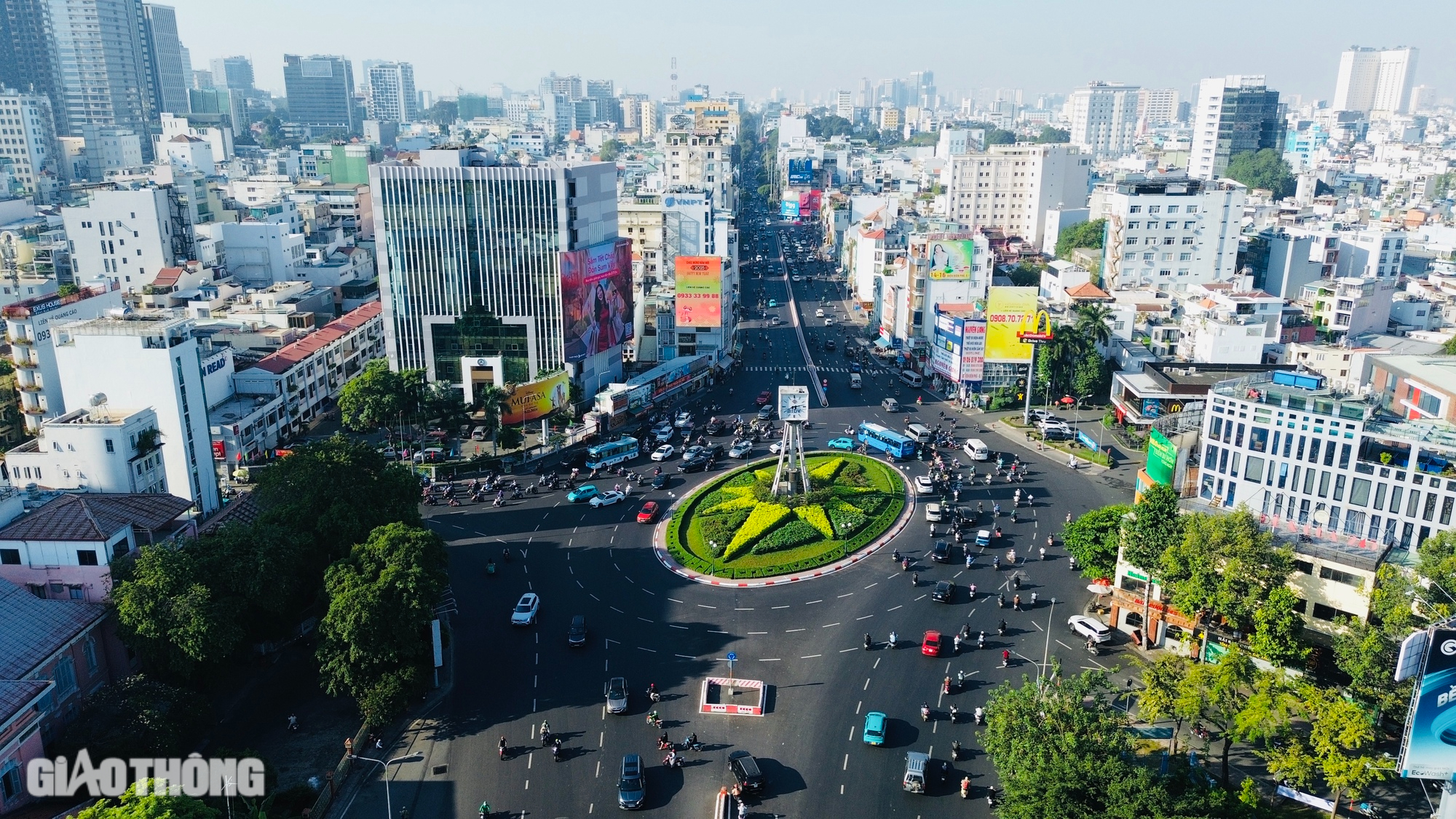 Bất ngờ với giao thông trung tâm TP.HCM ngày đầu tuần- Ảnh 5.