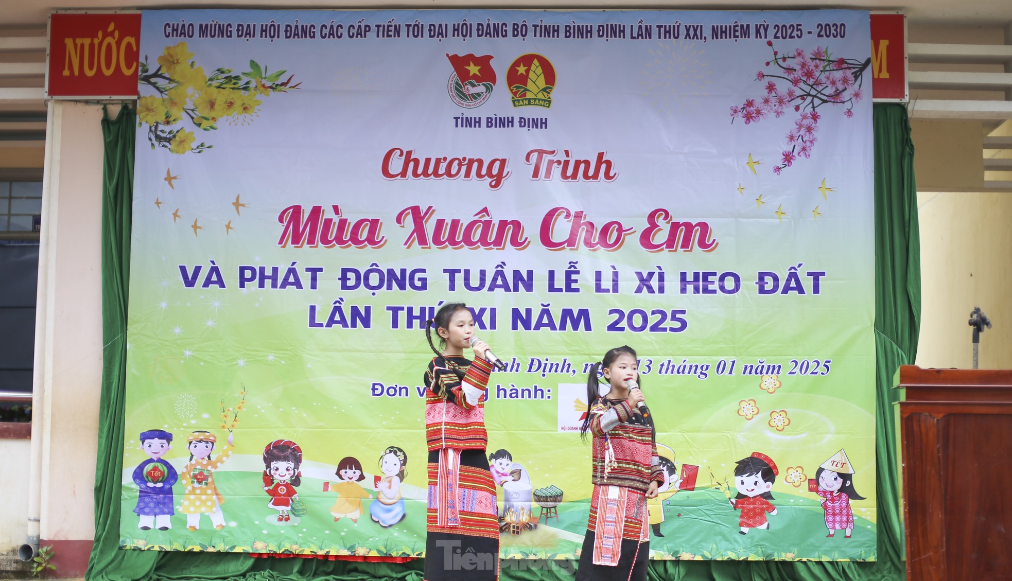 Lì xì heo đất cho thiếu nhi dân tộc có hoàn cảnh khó khăn ảnh 2