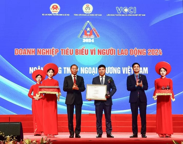 Vietcombank năm 2024 - thêm 10 dấu son mới trên chặng đường phát triển bền vững