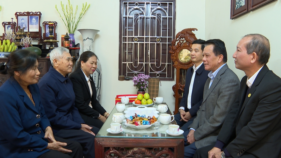 Lãnh đạo TP Hà Nội và huyện Gia Lâm thăm hỏi, động viên gia đình chính sách trên địa bàn huyện Gia Lâm.