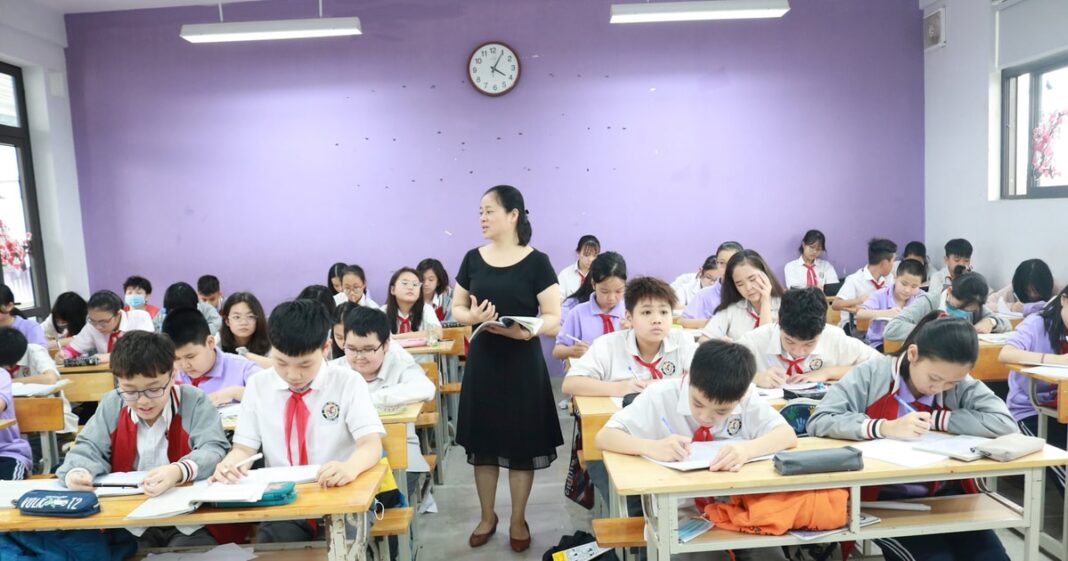 Lo ngại quy định mới dạy thêm ngoài nhà trường