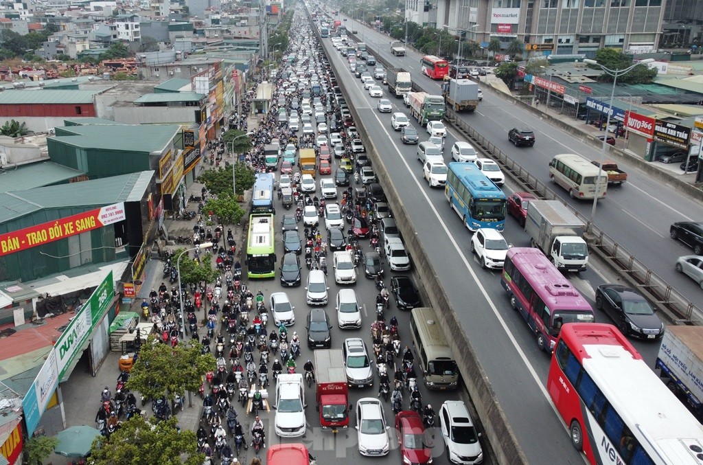 Cận cảnh tuyến đường Vành đai 3 quá tải, ùn tắc triền miên ảnh 4