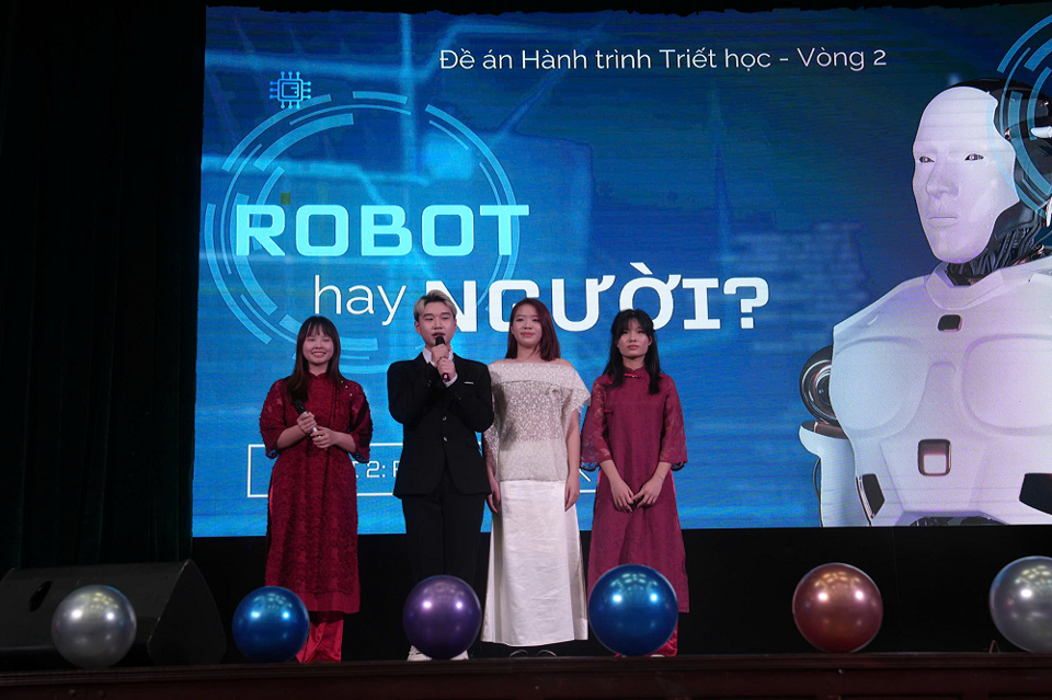 Đội thi Philogic nói về khả năng robot có thể thay thế con người trong tương lai.