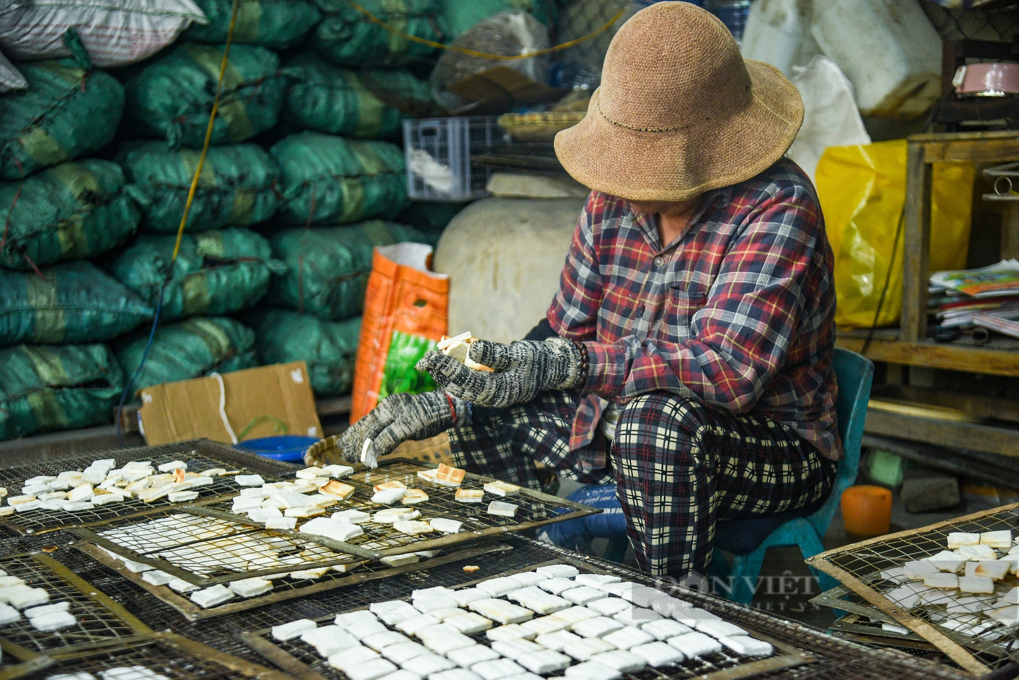 Làng bánh khô mè ở Đà Nẵng nhộn nhịp vào tết- Ảnh 10.