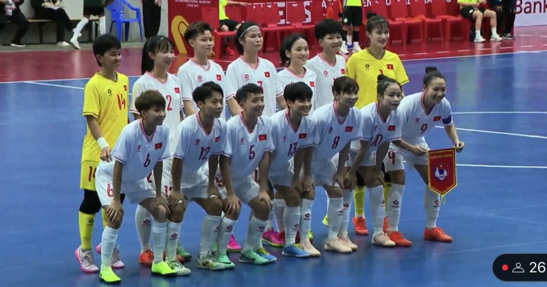 Đội tuyển futsal nữ Việt Nam thắng Macau với tỷ số đậm không tưởng: 21-0!