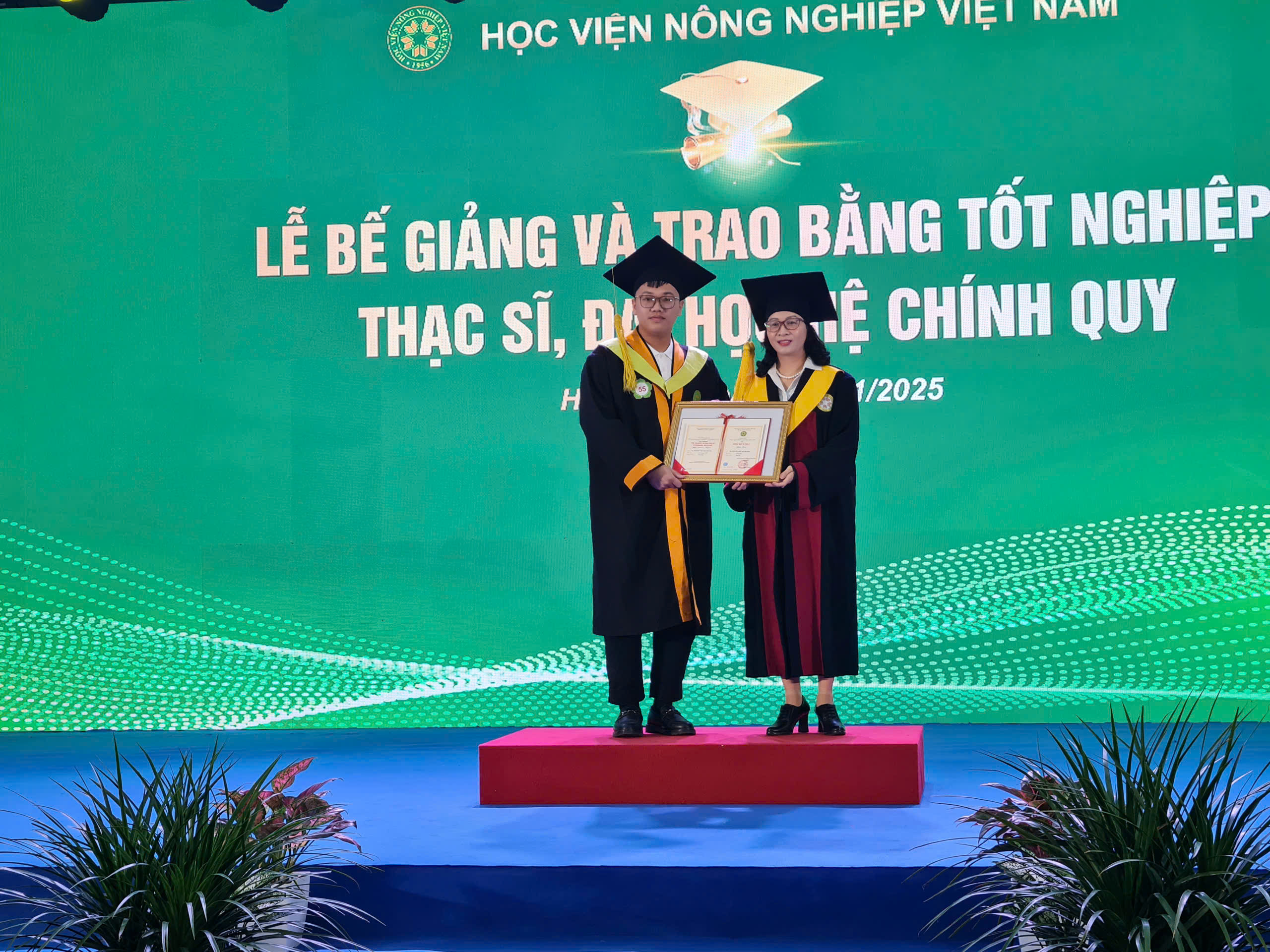 Giám đốc Học viện Nông nghiệp Việt Nam gửi gắm các tân cử nhân: Ngày mai học viện tự hào về các em - Ảnh 2.