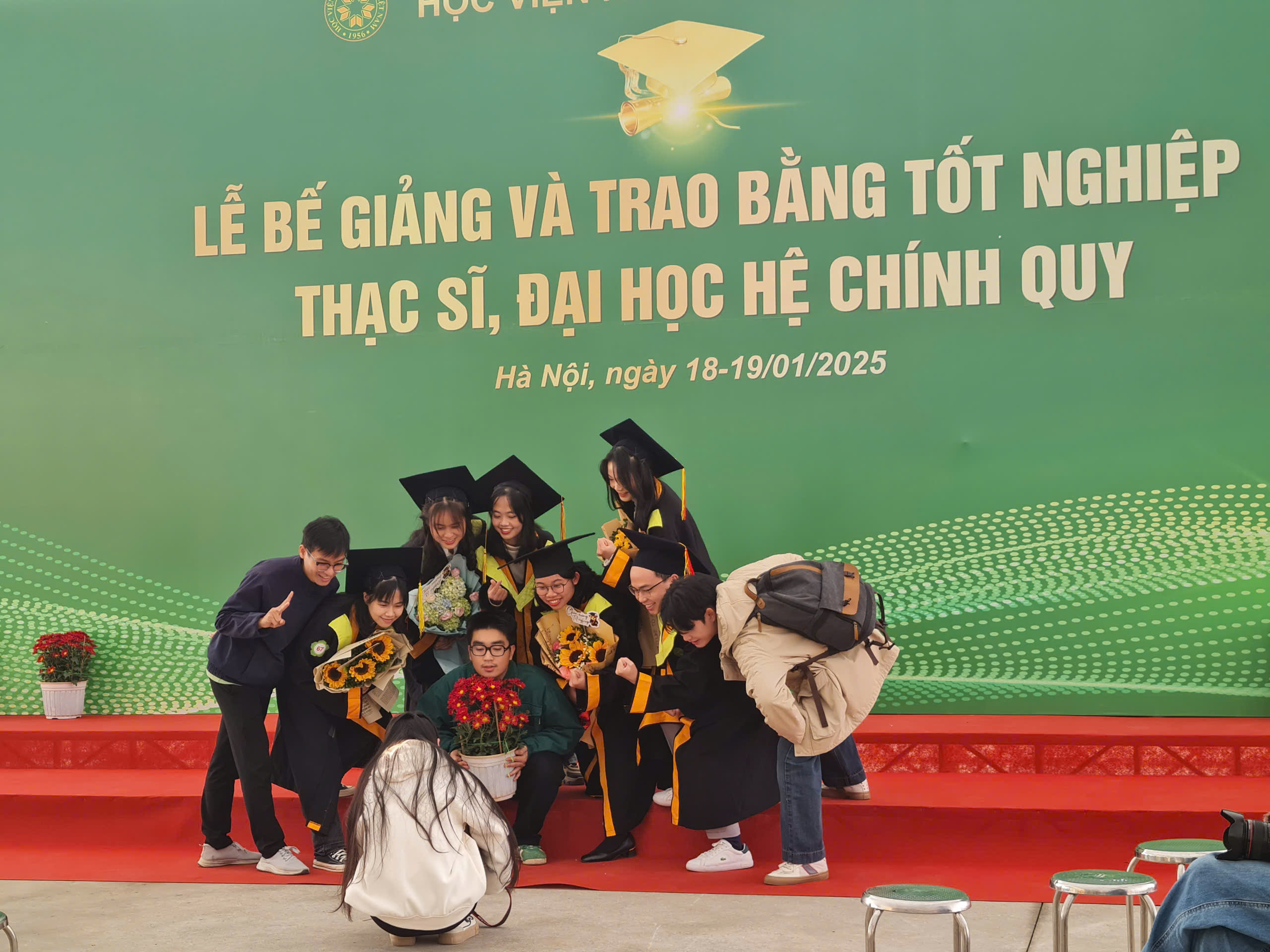 Giám đốc Học viện Nông nghiệp Việt Nam gửi gắm các tân cử nhân: Ngày mai học viện tự hào về các em - Ảnh 3.