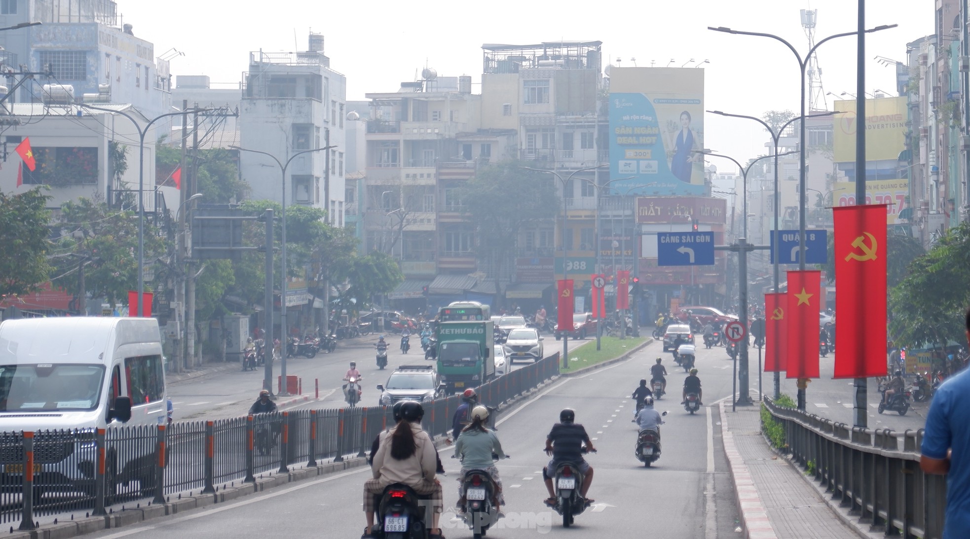 Bất ngờ trung tâm TPHCM hóa 'thành phố mù sương', mờ ảo như Đà Lạt ảnh 3