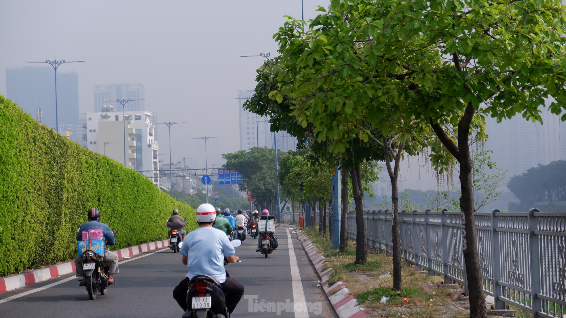 Bất ngờ trung tâm TPHCM hóa 'thành phố mù sương', mờ ảo như Đà Lạt ảnh 6