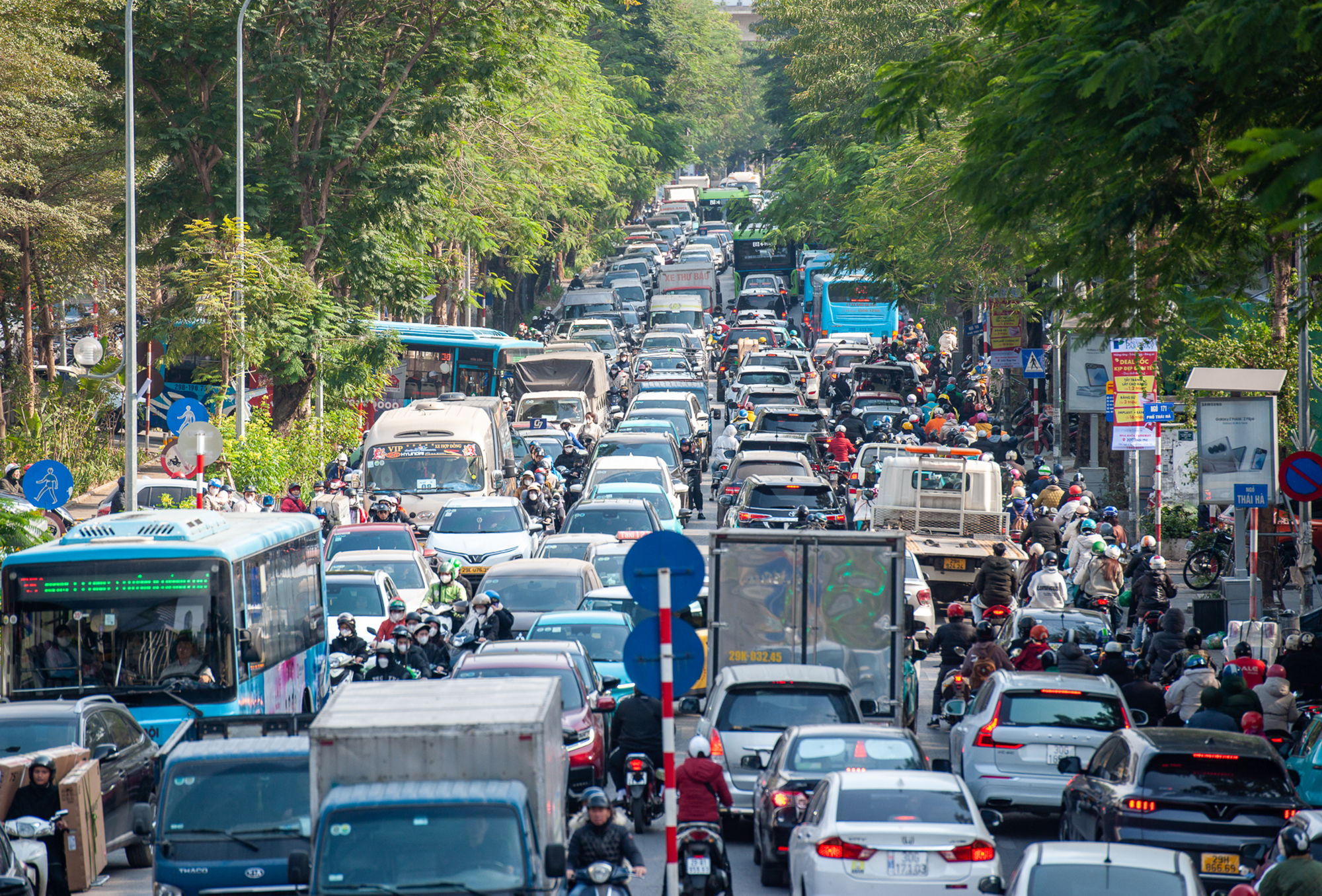 Hà Nội: Hóa giải hàng chục điểm đen ùn tắc cách nào?- Ảnh 2.