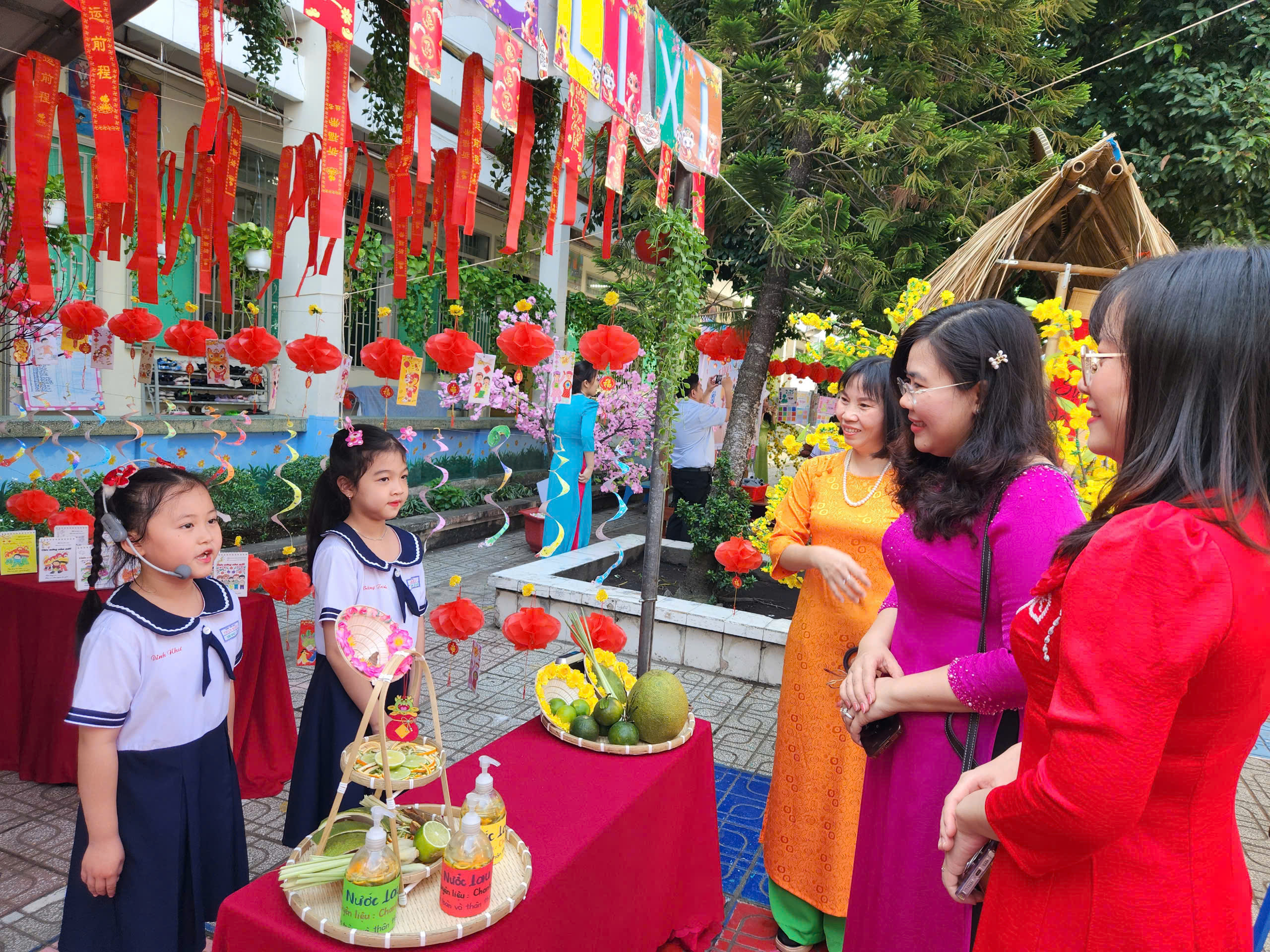 Trước Tết Nguyên đán, học sinh làm pháo hoa giấy, vẽ lì xì- Ảnh 5.