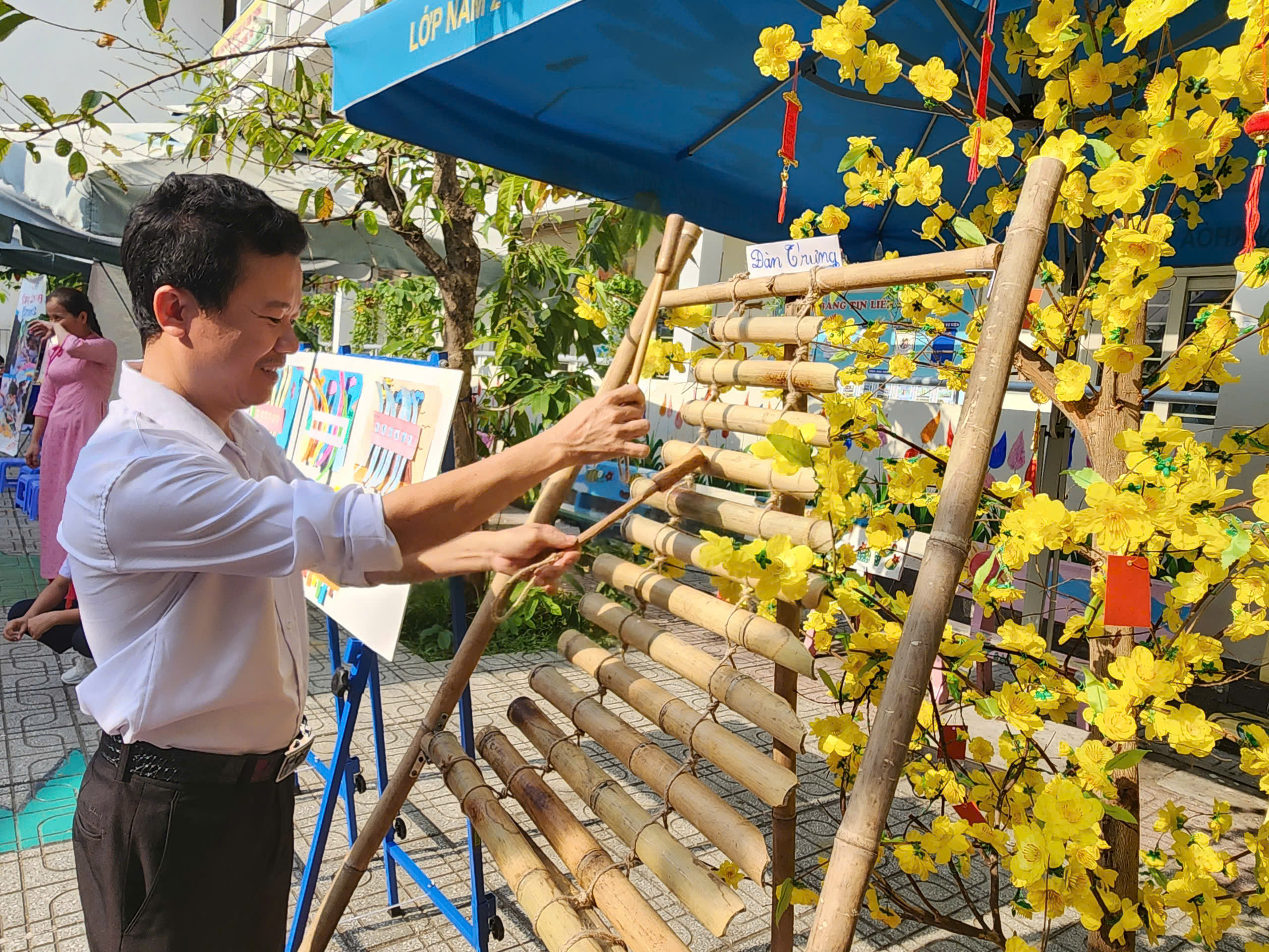 Trước Tết Nguyên đán, học sinh làm pháo hoa giấy, vẽ lì xì- Ảnh 11.