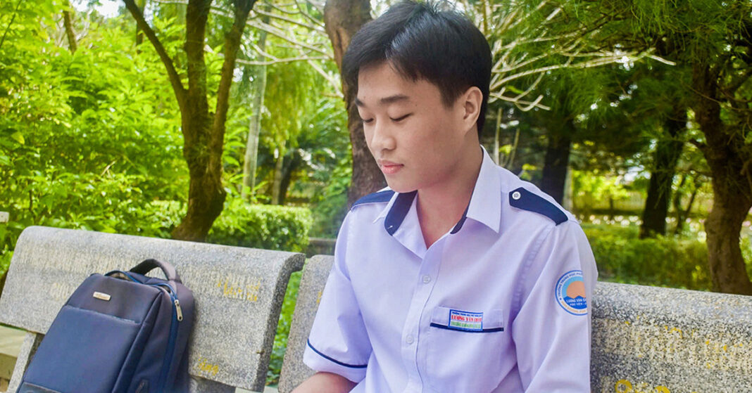 Đoạt giải nhất học sinh giỏi quốc gia nhờ 'học nhanh, đúng, trúng, không nhồi nhét'