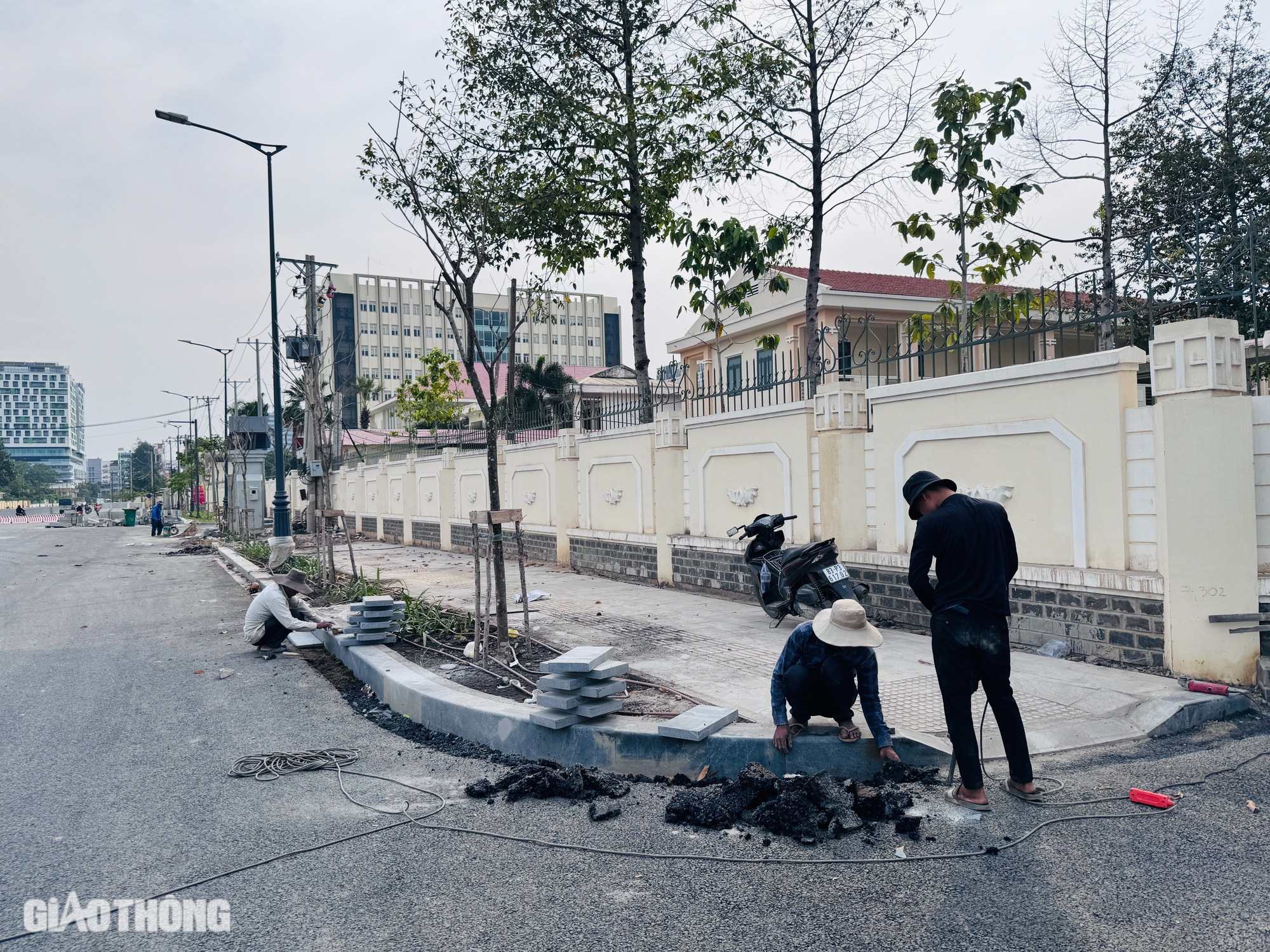 Cận cảnh hai tuyến đường chống ùn tắc sân bay Tân Sơn Nhất trước ngày thông xe- Ảnh 9.