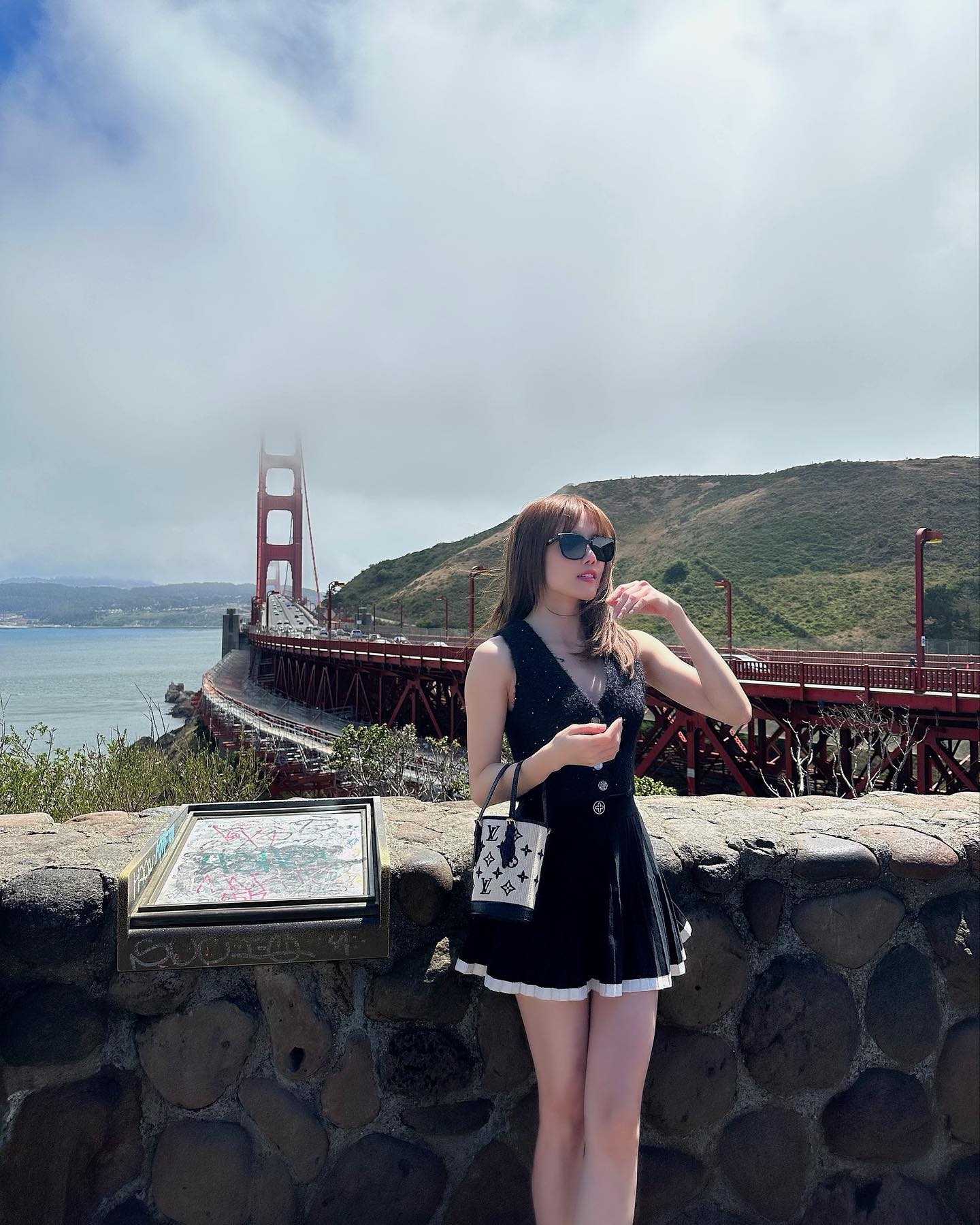 مختصر سکرٹ پہننا تھیو باو ٹرام کی طرح خوبصورت ہے، 31 سال کی عمر میں لیکن پھر بھی  Mặc váy ngắn đẹp là phải như Thiều Bảo Trâm, 31 tuổi trông vẫn