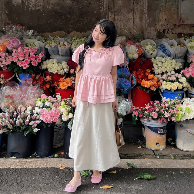 Diện áo babydoll thế nào để vừa xinh xắn vừa thanh lịch?- Ảnh 8. Diện áo babydoll thế nào để vừa xinh xắn vừa thanh lịch?- Ảnh 8.
