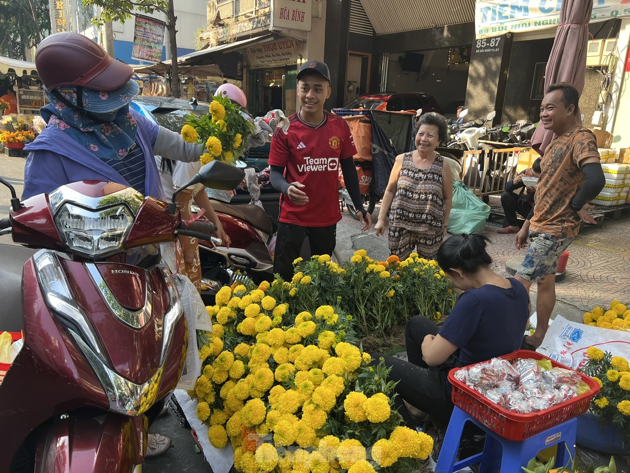 'Phương tiện' đưa ông Táo về trời đắt khách, mua không cần trả giá ảnh 10