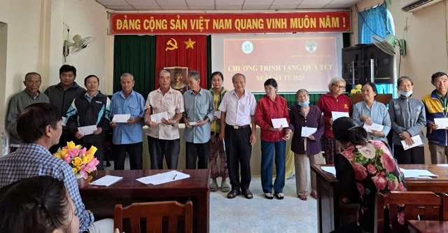 Quan tâm, chăm lo Tết cho người cao tuổi