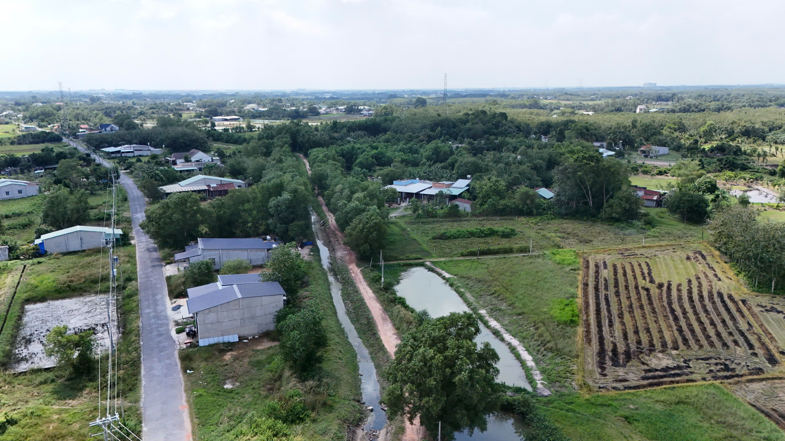 Sức bật hạ tầng giao thông vùng Đông Nam Bộ (*): Tổng lực bước vào kỷ nguyên mới- Ảnh 2. Sức bật hạ tầng giao thông vùng Đông Nam Bộ (*): Tổng lực bước vào kỷ nguyên mới- Ảnh 2.