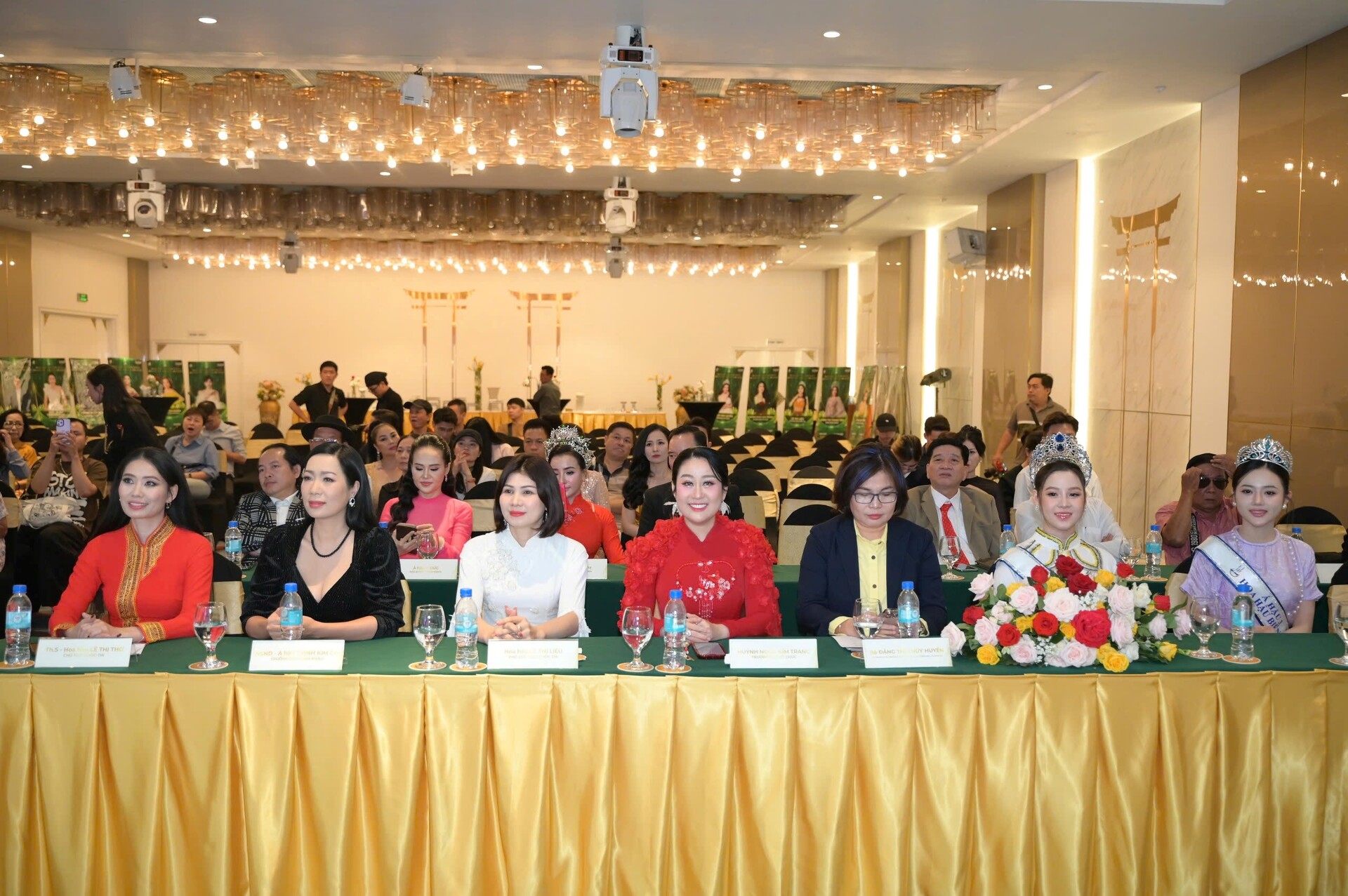 hop bao cong bo ban quyen hoa hau bien viet nam hinh 3