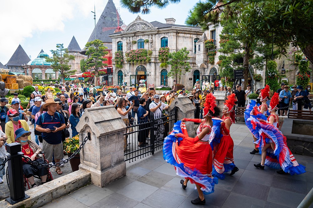 Sun World Ba Na Hills hứa hẹn hút khách dịp Tết Ất Tỵ với lễ hội hoa 2025 - Ảnh 4.