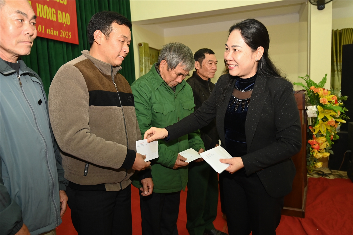 Thứ trưởng, Phó Chủ nhiệm Nông Thị Hà mong muốn đội ngũ Người có uy tín, hộ gia đình đồng bào DTTS, gia đình chính sách phát huy vai trò tiên phong, gương mẫu của mình trong việc tuyên truyền, vận động Nhân dân xây dựng khối Đại đoàn kết dân tộc Thứ trưởng, Phó Chủ nhiệm Nông Thị Hà mong muốn đội ngũ Người có uy tín, hộ gia đình đồng bào DTTS, gia đình chính sách phát huy vai trò tiên phong, gương mẫu của mình trong việc tuyên truyền, vận động Nhân dân xây dựng khối Đại đoàn kết dân tộc
